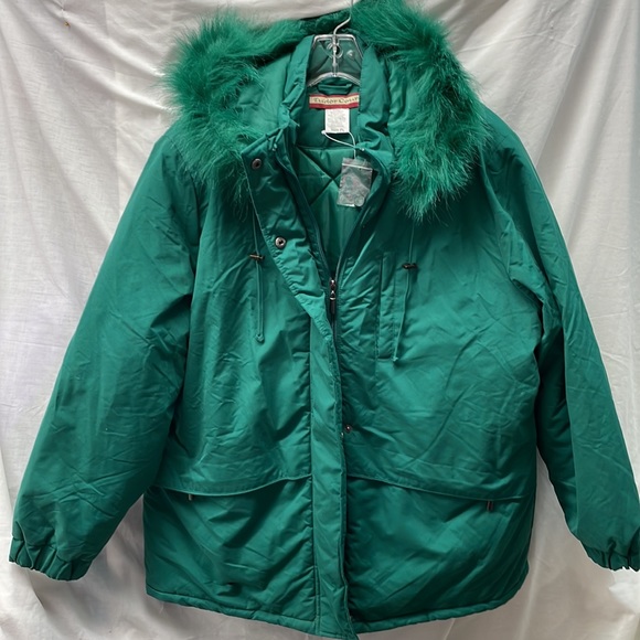 NEW!!! Tudor court podded faux fur hooded coat ladies sz Pl - Picture 7 of 8